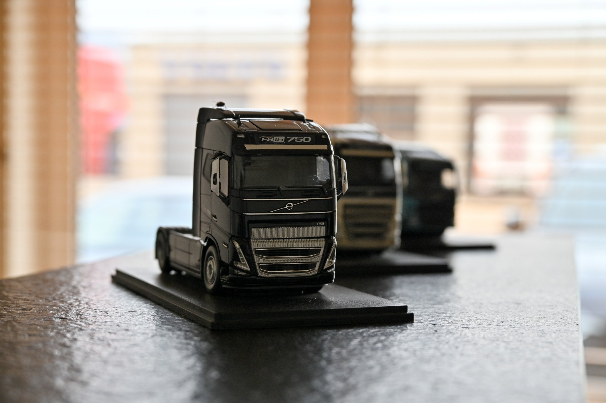 Miniatuurtrucks als visuele weergave van de dienstverlening.